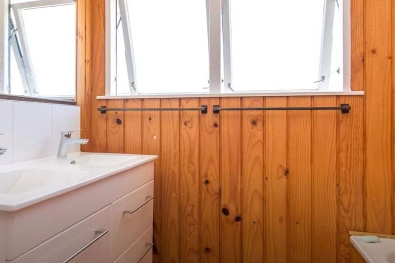 Photo of property in 24 Apollo Parade, Milson, Palmerston North, 4414