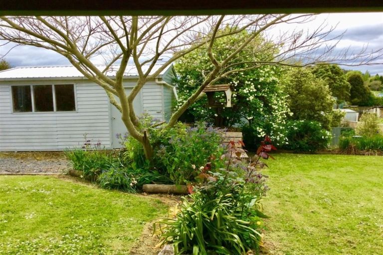 Photo of property in 6 Paraekaretu Street, Hunterville, 4730