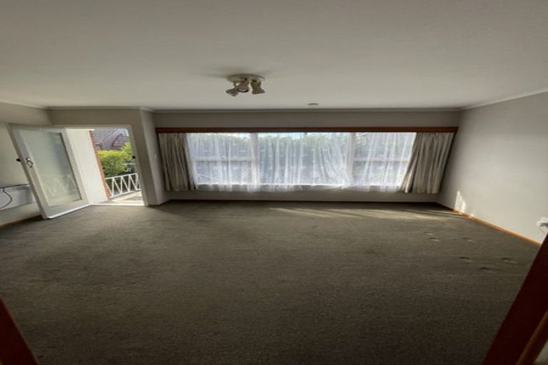 Photo of property in 3/497 Beach Road, Murrays Bay, Auckland, 0630