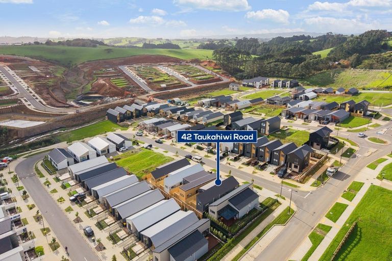 Photo of property in 42 Taukahiwi Road, Pukekohe, 2120