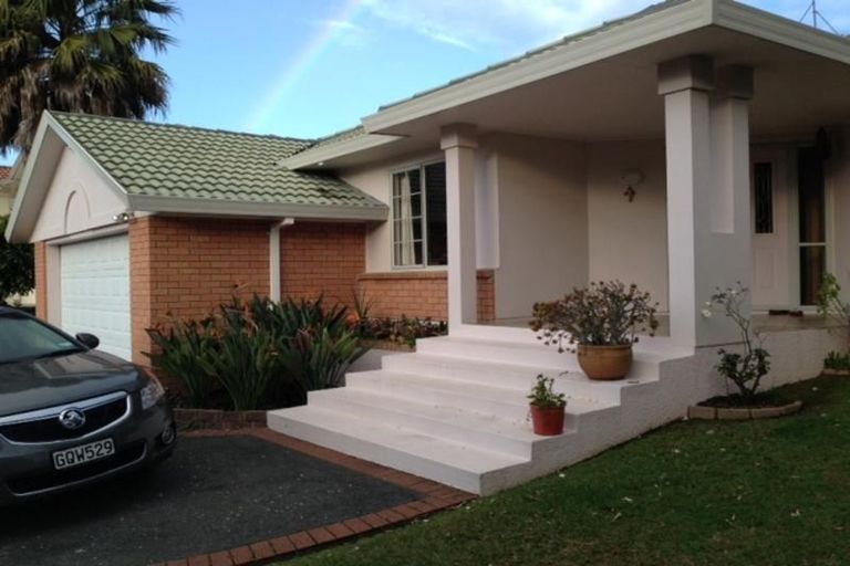 Photo of property in 10 Tyburn Lane, Unsworth Heights, Auckland, 0632