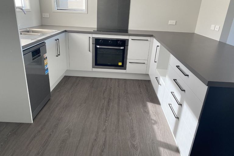 Photo of property in 35 Discovery Place, Marfell, New Plymouth, 4310