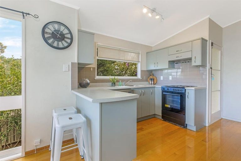 Photo of property in 9 Ellesmere Crescent, Pakuranga Heights, Auckland, 2010