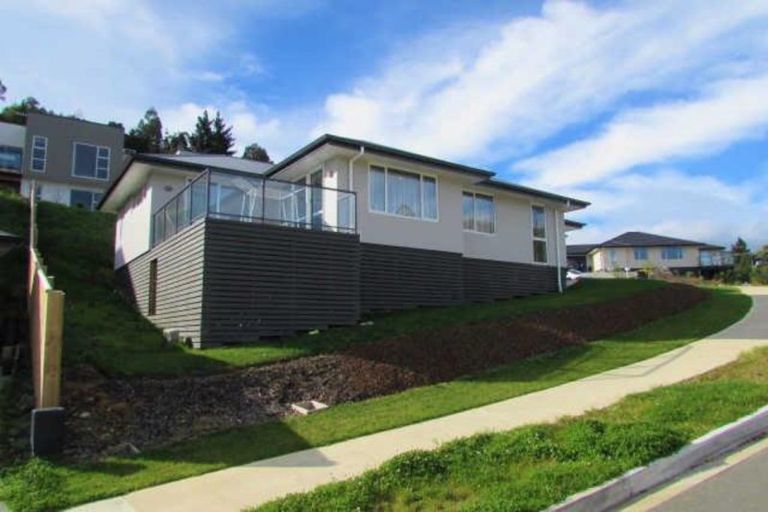 Photo of property in 2 Olivias Place, Stoke, Nelson, 7011