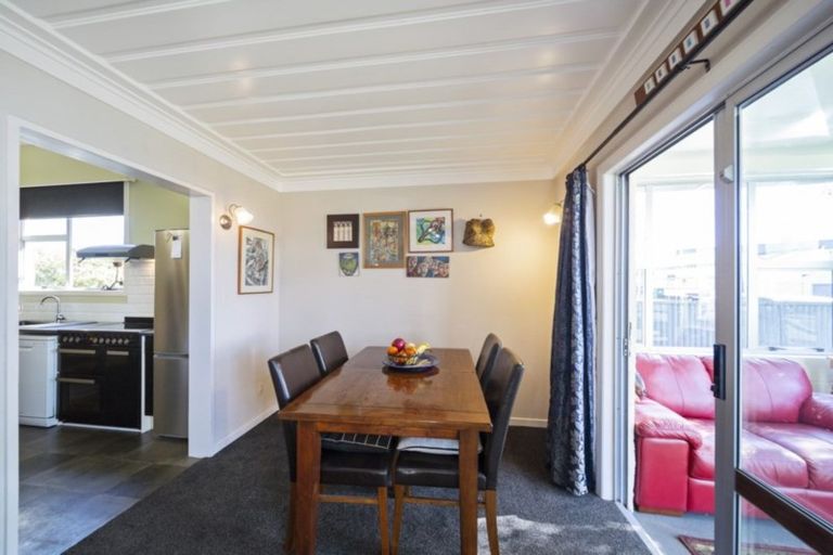 Photo of property in 17 Grey Street, Hawera, 4610