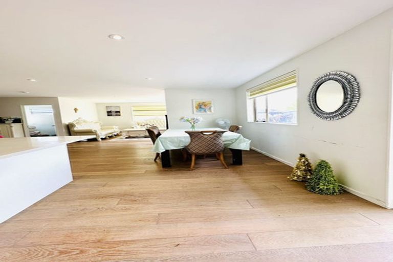 Photo of property in 8 Living Stream Road, Albany Heights, Auckland, 0632