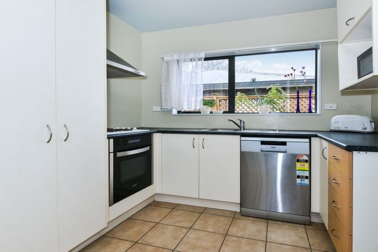 Photo of property in 25 Robertson Road, Favona, Auckland, 2024