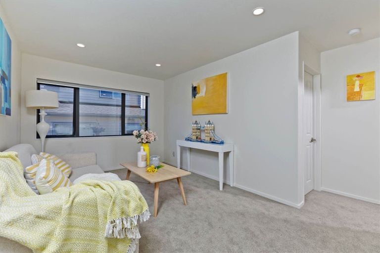 Photo of property in 22 Bridget Court, Red Beach, 0932