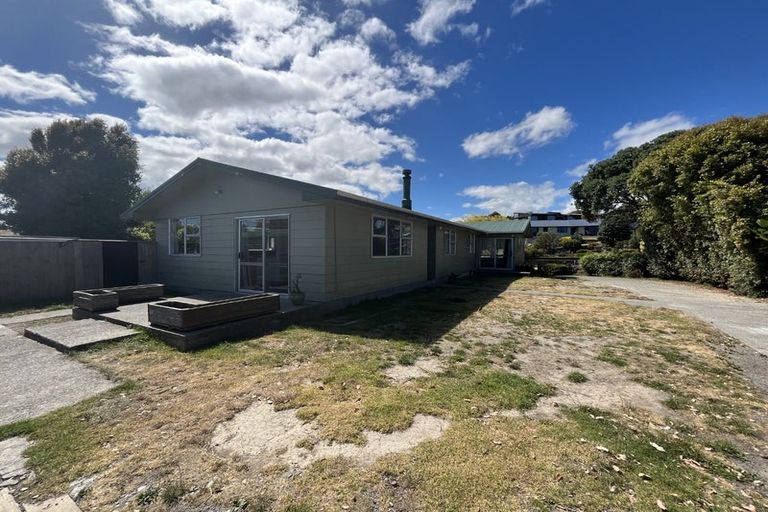 Photo of property in 16 Hicks Crescent, Waikanae Beach, Waikanae, 5036