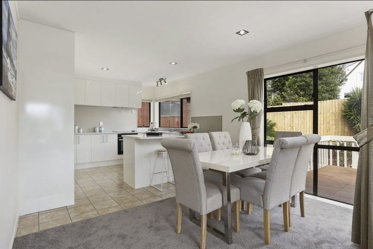 Photo of property in 2/41 Glenmore Road, Sunnyhills, Auckland, 2010