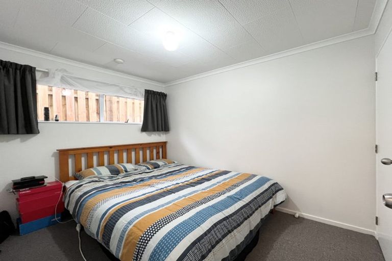 Photo of property in 1/19 Hauraki Crescent, Pinehill, Auckland, 0632