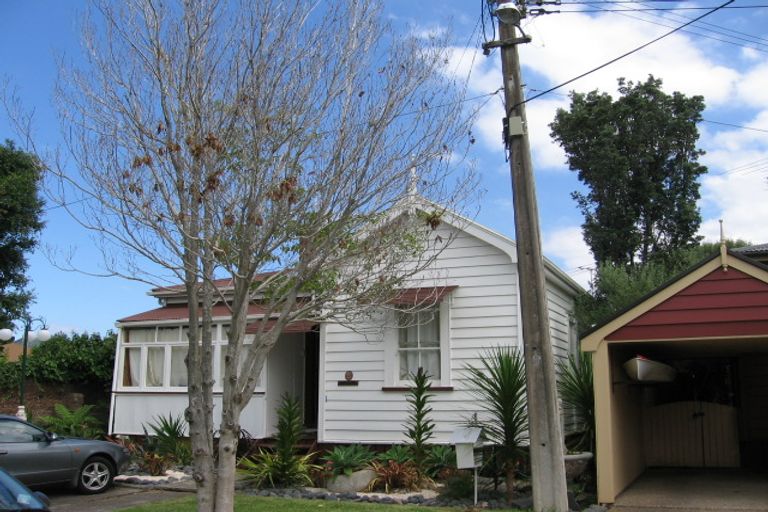 Photo of property in 8 Kapai Road, Devonport, Auckland, 0624