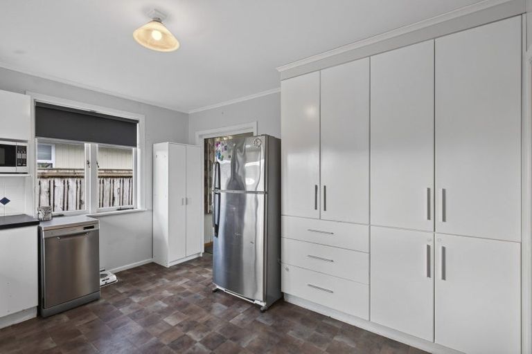 Photo of property in 237 Huatoki Street, Upper Vogeltown, New Plymouth, 4310