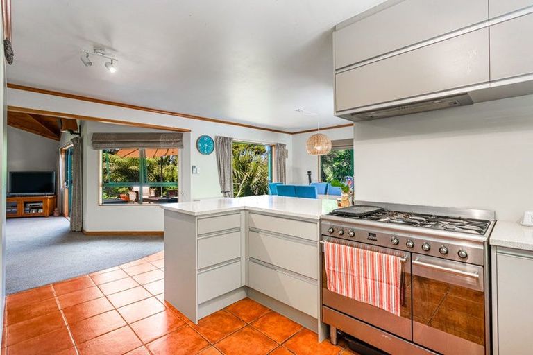 Photo of property in 214 Shaw Road, Oratia, Auckland, 0604