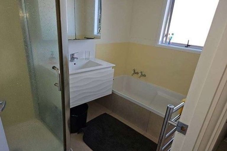 Photo of property in 2/36 Archmillen Avenue, Pakuranga Heights, Auckland, 2010