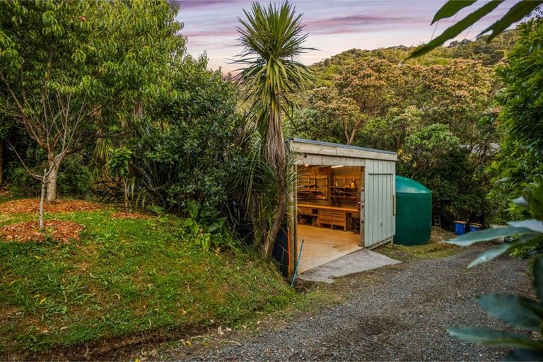 Photo of property in 132 Seaview Road, Piha, New Lynn, 0772