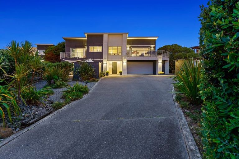 Photo of property in 11 Pharazyn Avenue, Waikanae Beach, Waikanae, 5036