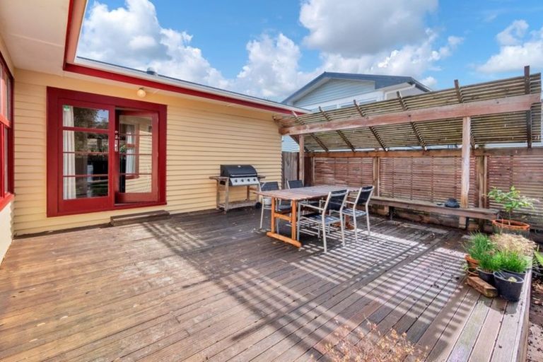 Photo of property in 1/46 Hillcrest Avenue, Hillcrest, Auckland, 0627