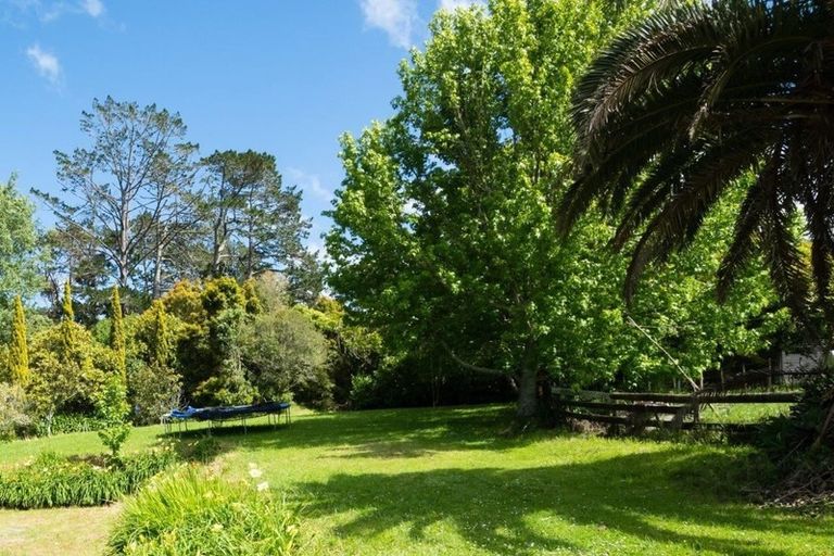 Photo of property in 87 Tawa Road, Kumeu, 0891