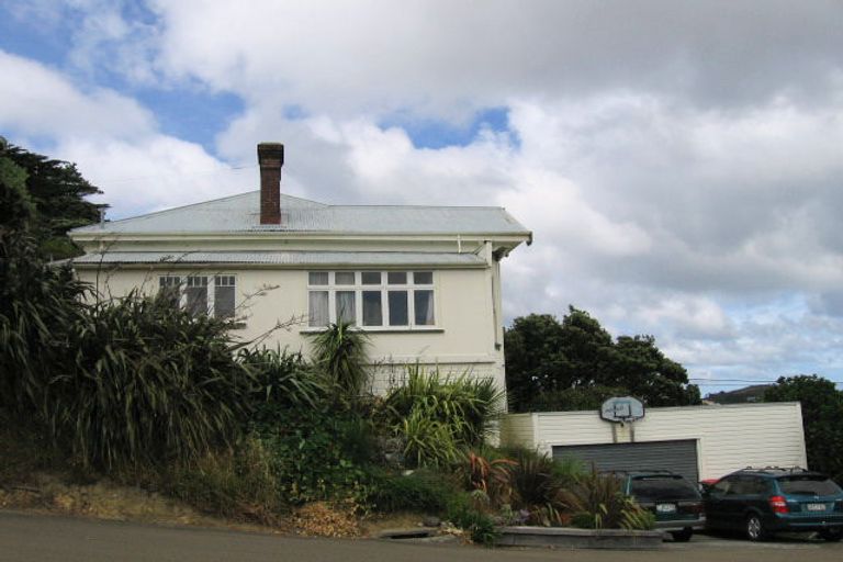 Photo of property in 35 Melbourne Road, Island Bay, Wellington, 6023