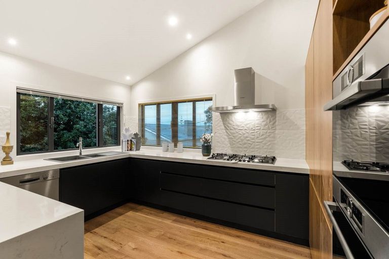 Photo of property in 45a Forrest Hill Road, Milford, Auckland, 0620