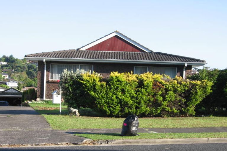 Photo of property in 8 Oaktree Avenue, Browns Bay, Auckland, 0630