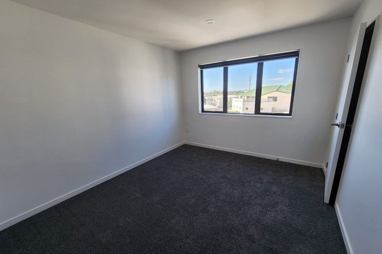 Photo of property in 3/3 Abbotleigh Avenue, Te Atatu Peninsula, Auckland, 0610