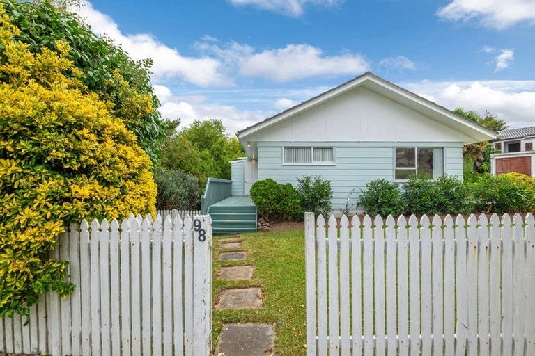 Photo of property in 98 Spinella Drive, Bayview, Auckland, 0629