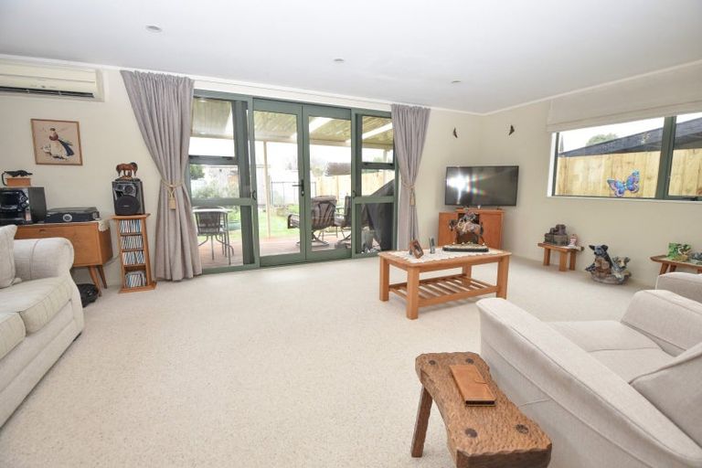 Photo of property in 6 Kupe Drive, Carterton, 5713