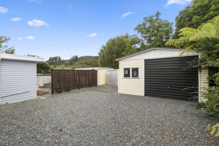Photo of property in 21 Gardiner Grove, Wainuiomata, Lower Hutt, 5014