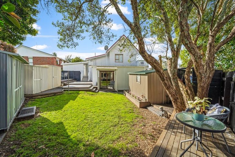 Photo of property in 2/109 Oaktree Avenue, Browns Bay, Auckland, 0630
