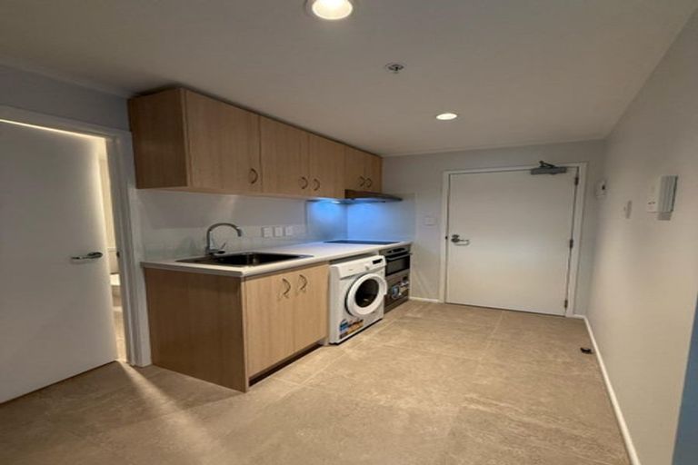 Photo of property in 2e/30 Westward Ho, Glen Eden, Auckland, 0602