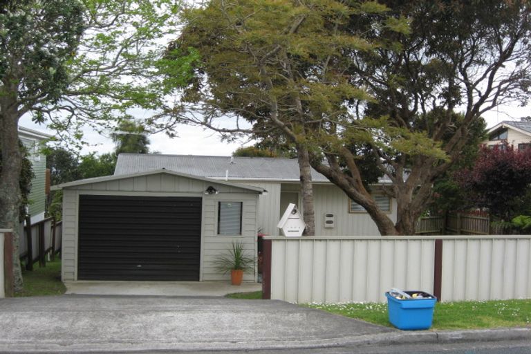 Photo of property in 1392 Whangaparaoa Road, Army Bay, Whangaparaoa, 0930