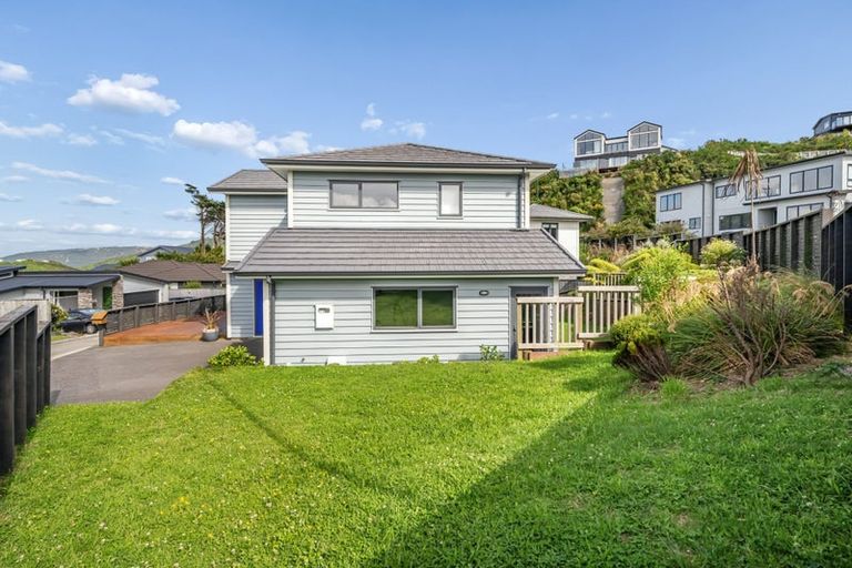 Photo of property in 12 Grumman Lane, Newlands, Wellington, 6037