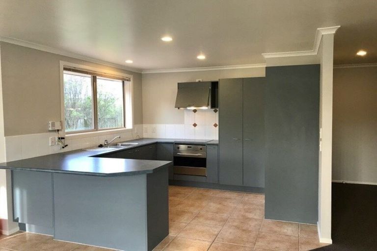 Photo of property in 4 Ballydonegan Rise, East Tamaki, Auckland, 2013