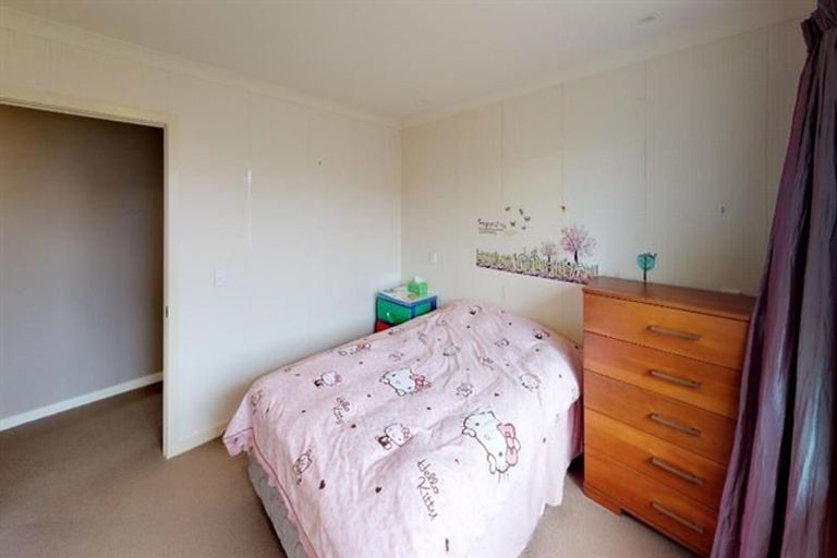 Photo of property in 19 Johnstone Drive, Fitzherbert, Palmerston North, 4410