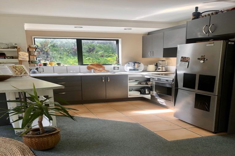 Photo of property in 279 Motutara Road, Muriwai, Waimauku, 0881