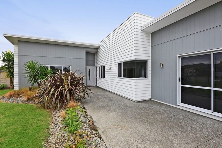 Photo of property in 14 Pacific Avenue, Poraiti, Napier, 4112