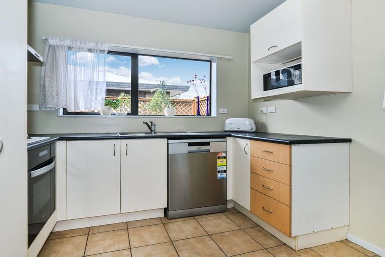 Photo of property in 25 Robertson Road, Favona, Auckland, 2024