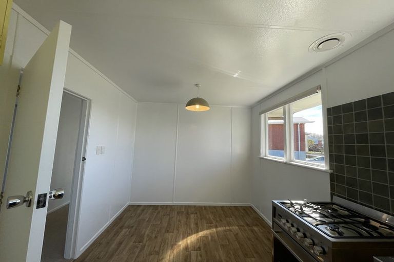 Photo of property in 8 Kelvin Place, Westown, New Plymouth, 4310