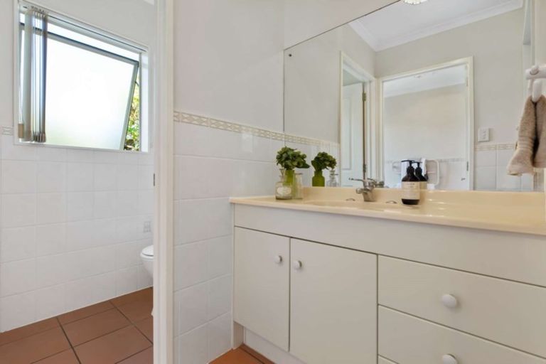 Photo of property in 12 Tington Avenue, Wattle Downs, Auckland, 2103