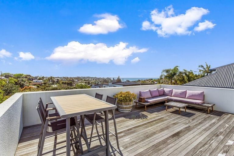 Photo of property in 1/13 Mizpah Road, Waiake, Auckland, 0630