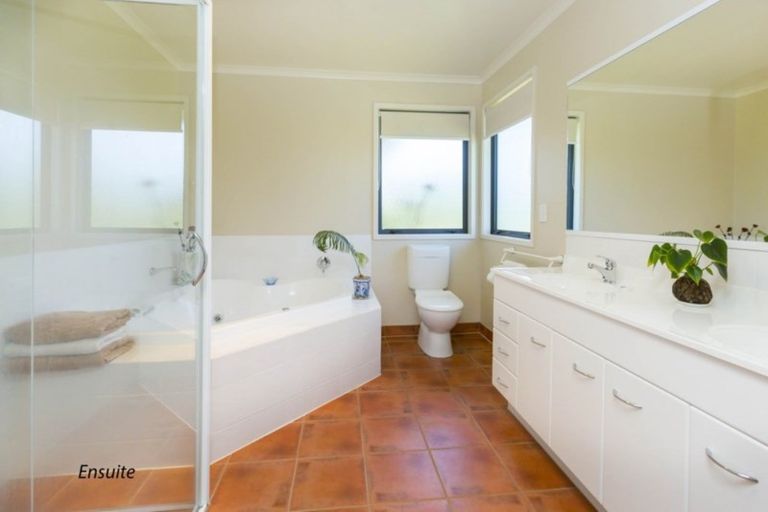 Photo of property in 14 Grace Nicholls Grove, Riverstone Terraces, Upper Hutt, 5018