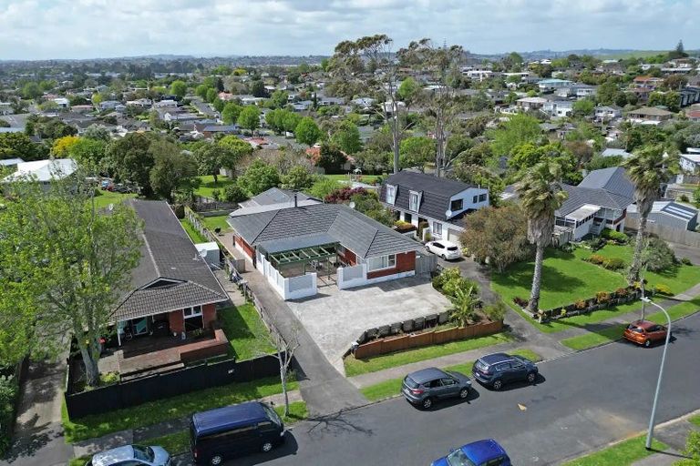 Photo of property in 24 Pooley Street, Pakuranga Heights, Auckland, 2010