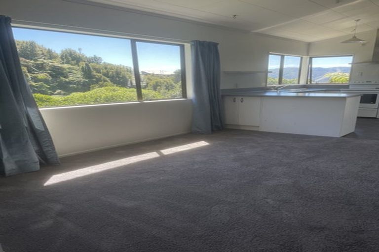 Photo of property in 1/126 Tirohanga Road, Tirohanga, Lower Hutt, 5010