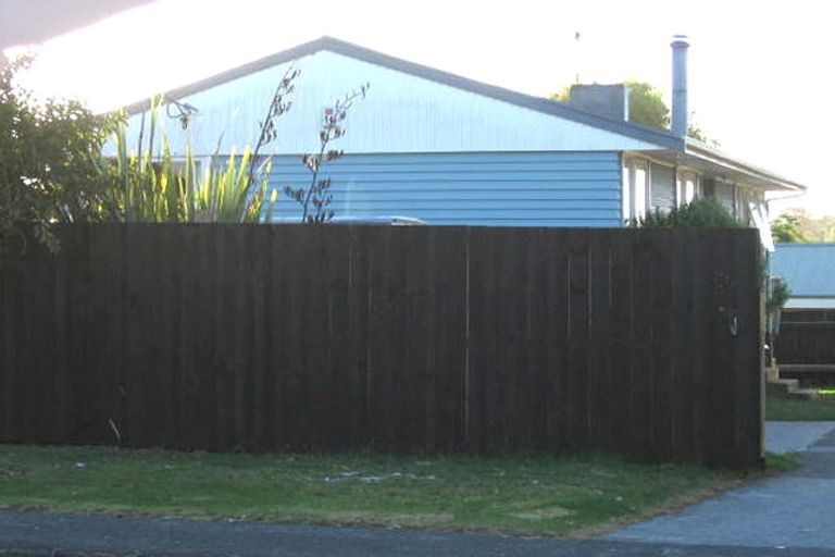 Photo of property in 76 Hepburn Road, Glendene, Auckland, 0602