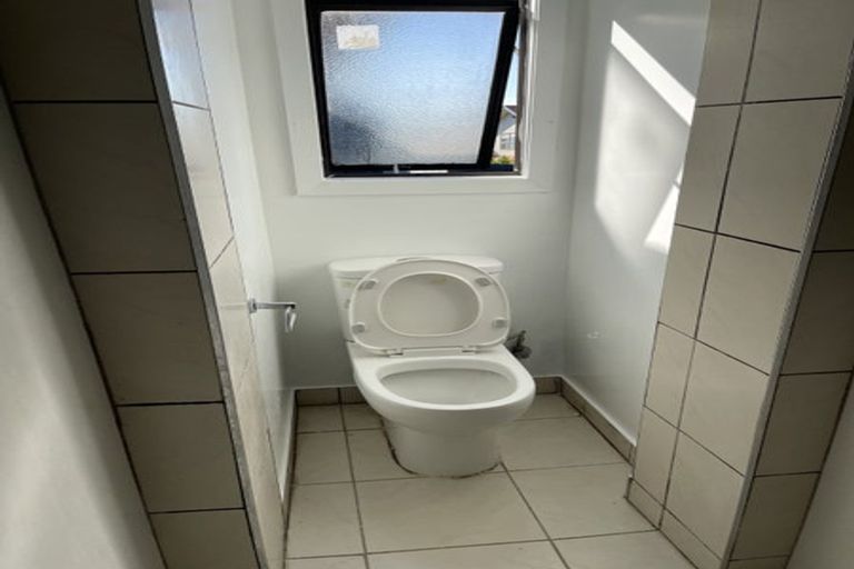 Photo of property in 247a Glenfield Road, Hillcrest, Auckland, 0627