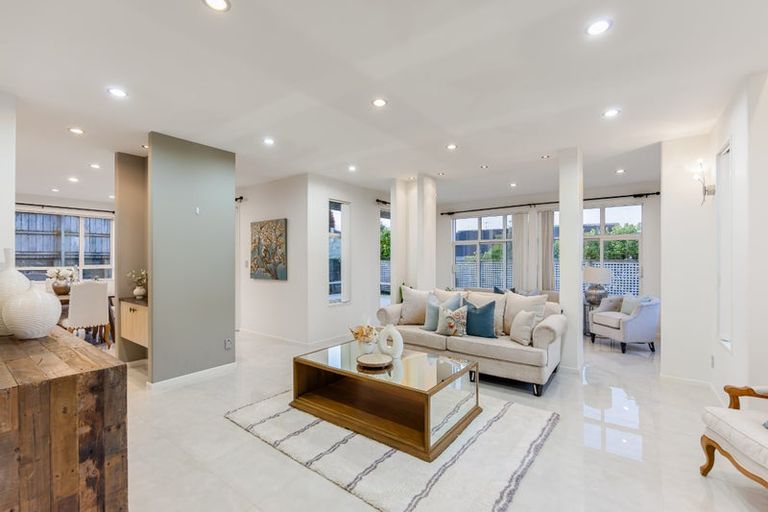 Photo of property in 52 Chesterfield Way, Orewa, 0931