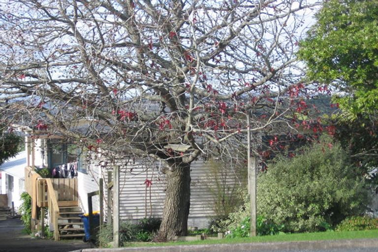 Photo of property in 2/22 Waimumu Road, Massey, Auckland, 0614