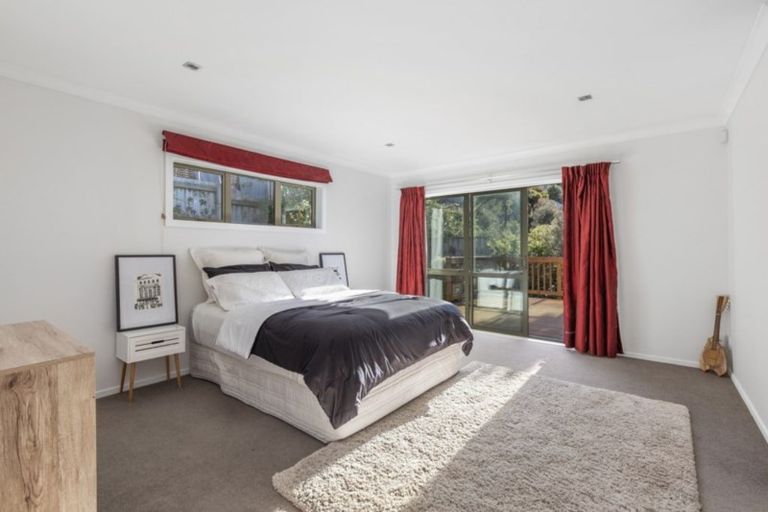 Photo of property in 5 Mcewen Crescent, Riverstone Terraces, Upper Hutt, 5018
